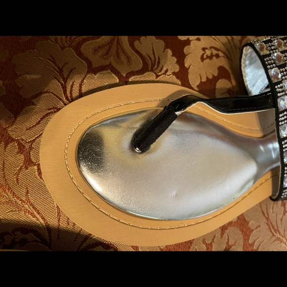 Stuart Weitzman Silver Jeweled Thongs (Girls) - 4 - Picture 11 of 13